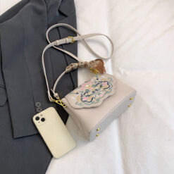 Retro Artistic Style Embroidered Crossbody Bag for Women - Kohthai Bag Bangladesh Retro Artistic Style Embroidered Crossbody Bag for Women 3