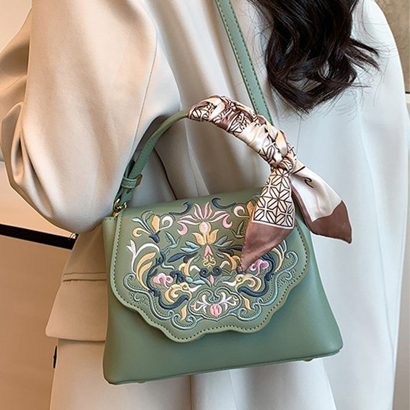 Retro Artistic Style Embroidered Crossbody Bag for Women - Kohthai Bag Bangladesh Retro Artistic Style Embroidered Crossbody Bag for Women - Image 3